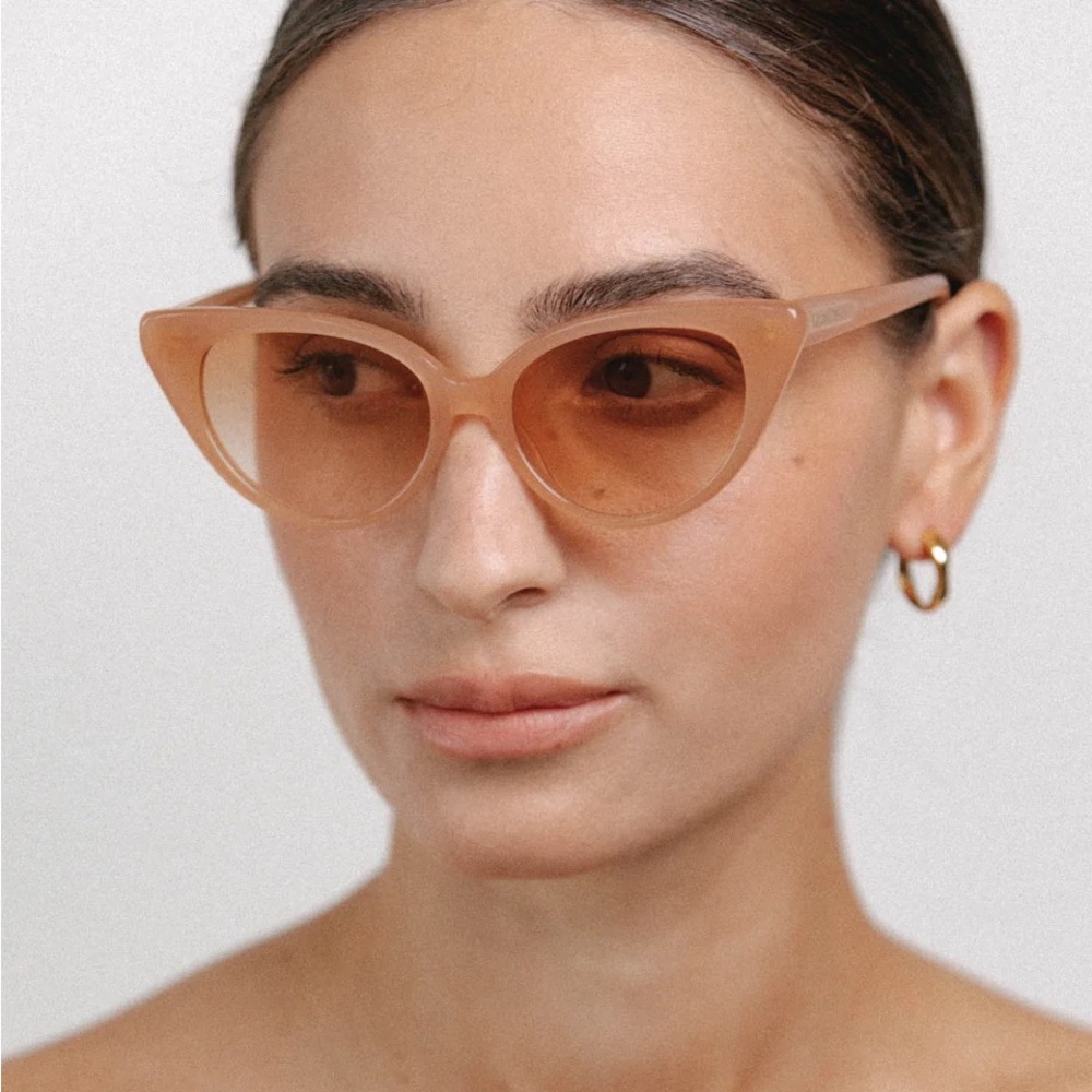 Velvet Canyon Pink Femme Chat Sunglasses